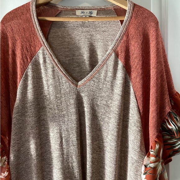 She & sky bohemian flutter sleeve top - Picture 2 of 9